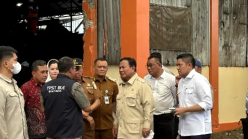 Tanpa Masker, Prabowo Tinjau Langsung TPST Banyumas dan Terima Laporan Pengelolaan Sampah