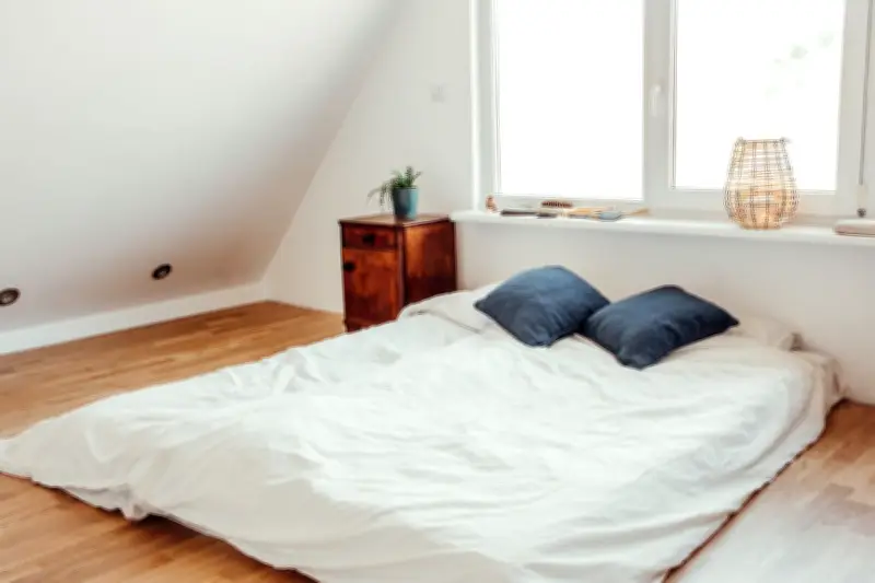 Tidur dengan Kasur di Lantai: Risiko Kesehatan dan Tips Aman