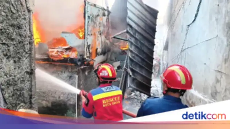 Tiga Rumah di Bogor Ludes Terbakar, Diduga Akibat Percikan Kabel Listrik