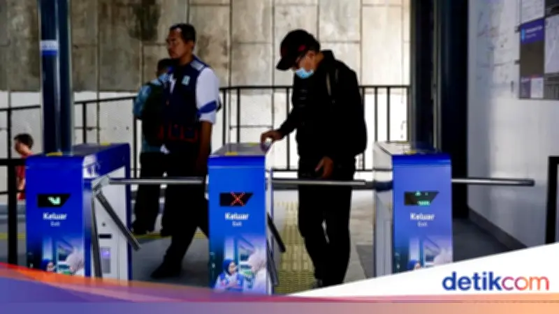 TransJakarta Minta Maaf: Mesin Tap di Halte CSW Mati 5 Menit Akibat Listrik Padam