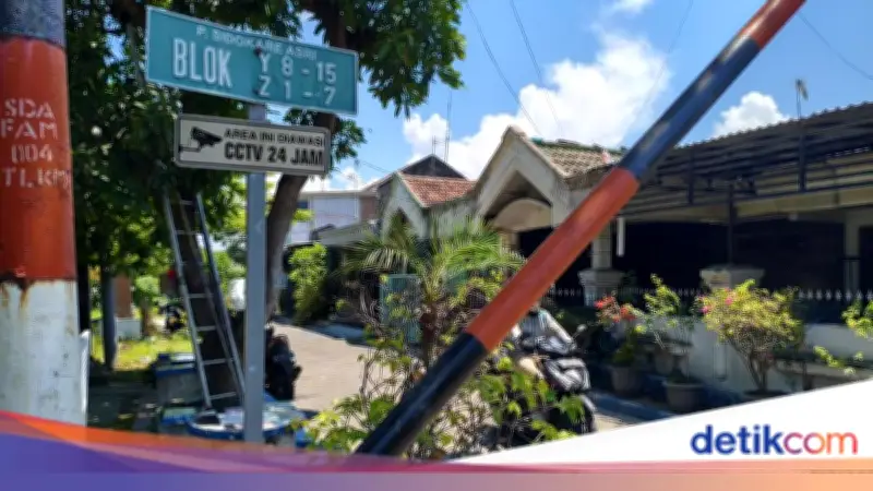 Viral 'Selat Hormuz Sidokare', Lansia di Sidoarjo Ungkap Alasan Tutup Jalan