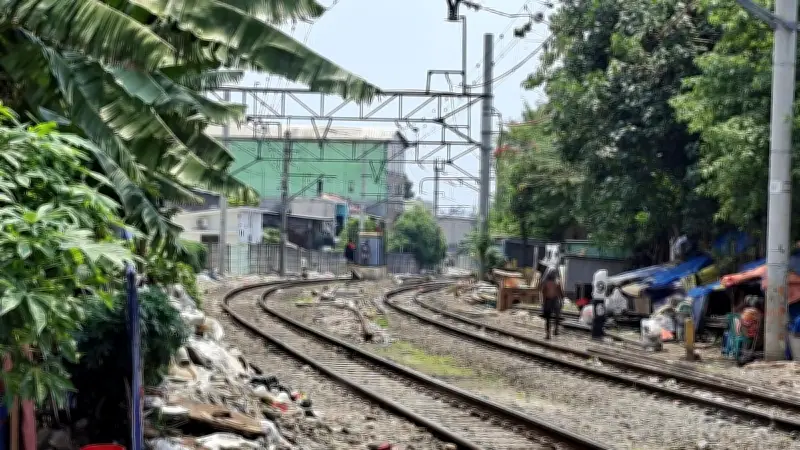 Warga Bantaran Rel Senen Khawatir Hunian Relokasi Tak Layak dan Mahal