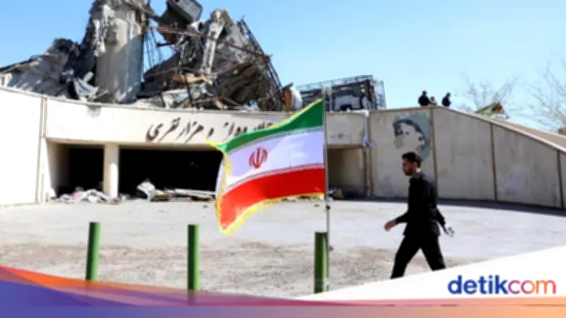 Warga Iran Bersiap Hadapi Ultimatum Trump, Khawatir Serangan Infrastruktur Energi