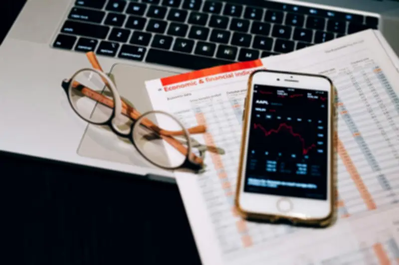 Warganet Sebut Sebar Data Debitur Pinjol Bikin Utang Lunas