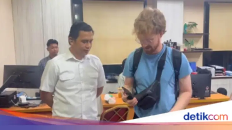 WN Jerman Ucapkan Terima Kasih ke Polisi Usai HP yang Dijambret Berhasil Dikembalikan