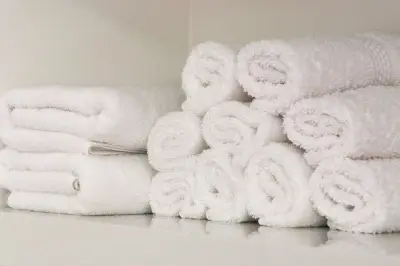 5 Kebiasaan Mencuci Handuk yang Bikin Kusam dan Bau Tak Sedap