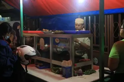 7 Kuliner Malam Legendaris di Jakarta Barat yang Wajib Dicoba