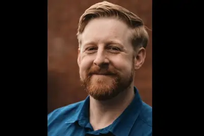 Aktor Irlandia Michael Patrick Meninggal di Usia 35 Tahun Setelah Lawan MND