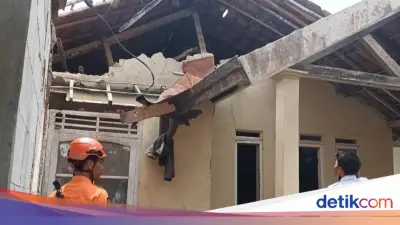 Angin Kencang Hancurkan 2 Rumah di Sukajaya Bogor, Satu Keluarga Terpaksa Mengungsi