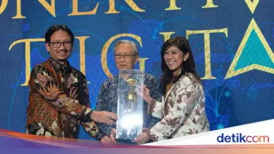 Arnold Ph. Djiwatampu Raih Best Lifetime Achiever di Apresiasi Konektivitas Digital 2026