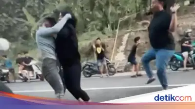 Dua Wanita di Parepare Berkelahi di Jalan karena Rebutan Pria, Viral di Medsos