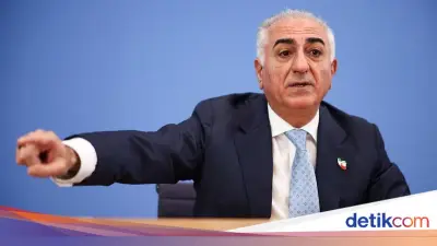 Eks Putra Mahkota Iran Reza Pahlavi Disiram Cairan Merah di Jerman