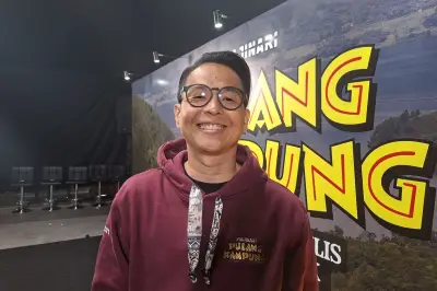 Ernest Prakasa Ungkap Alasan Rutin Bagikan Buku di Instagram