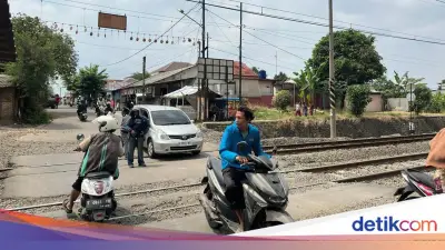 Gubernur Jabar Perintahkan Pasang Palang Pintu di Perlintasan Bekasi