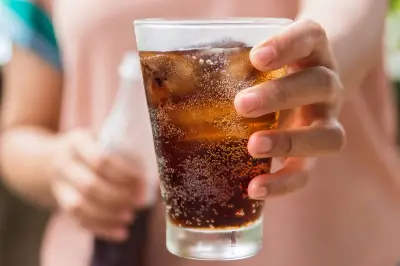 Ini yang Terjadi Jika Minum Soda Diet Setiap Hari Menurut Ahli Gizi