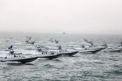 IRGC Klaim Kapal Perusak AS Mundur dari Selat Hormuz Usai Peringatan
