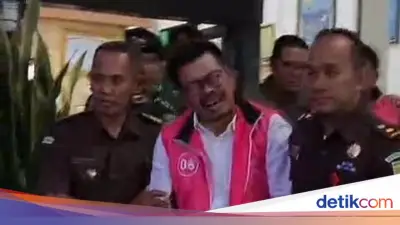 Ketua DPRD Magetan Suratno Tersangka Korupsi Rp 242 M, Nangis Saat Ditahan