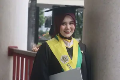 Kisah Isti, Dokter Spesialis Anak Lulusan UGM di Usia 28 Tahun