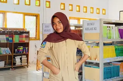 Kisah Kasiati: Belajar di Sawah Tanpa Akselerasi, Sukses Masuk Kuliah di Usia 15 Tahun