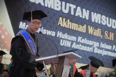 Kisah Wafi: Kuliah Sambil Jadi Marbot Masjid, Raih Wisudawan Terbaik UIN