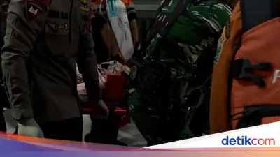 Korban Kecelakaan Kereta di Bekasi Timur Selamat Dievakuasi Setelah 10 Jam Terjepit