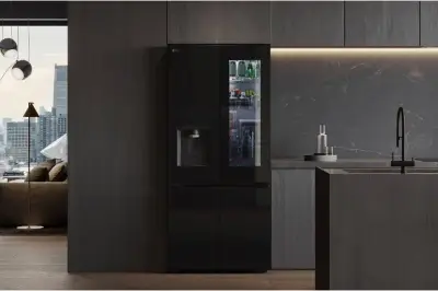 LG Luncurkan Kulkas InstaView Multi-Door dengan Auto Ice Maker untuk Keluarga Modern