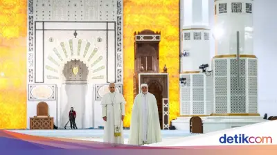 Paus Leo XIV Ucapkan Assalamualaikum dan Kunjungi Masjid Agung Aljazair