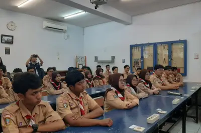 Pemerintah Dorong Lulusan SMK Kuasai Bahasa Asing untuk Daya Saing Global