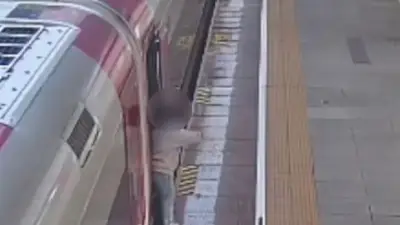 Penumpang Whoosh Tahan Pintu Otomatis, Jadwal Kereta Cepat Terganggu