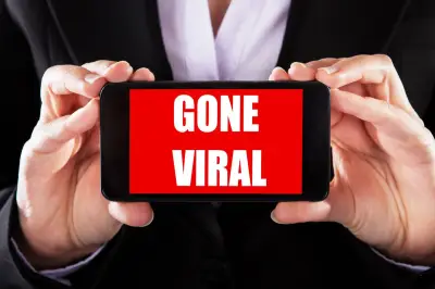 Publik Digital Sebagai Instrumen Pengawasan Hukum: Dampak Positif dan Negatif