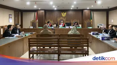Terdakwa Korupsi LNG Bantah Curi Uang Negara, Bacakan Pledoi di Pengadilan