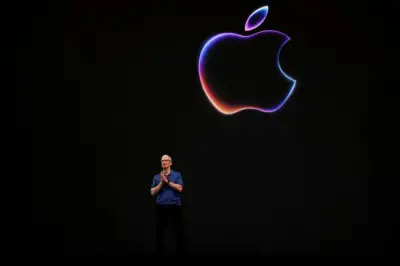 Tim Cook Mundur sebagai CEO Apple Setelah 15 Tahun, Digantikan John Ternus