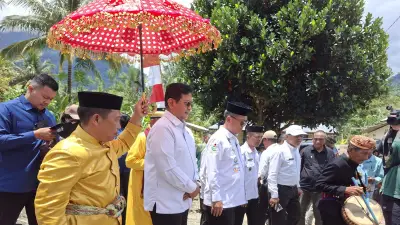 Wamentrans Viva Yoga Kunjungi Sumalata, Resmikan Rehab Sekolah dan Tanggul Sungai