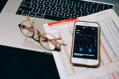 Warganet Sebut Sebar Data Debitur Pinjol Bikin Utang Lunas