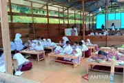 3 Bulan Pascabanjir Bandang, Siswa SD-SMP Nagan Raya Aceh Tetap Belajar di Tenda