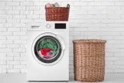 7 Kebiasaan Mencuci yang Bikin Mesin Cuci Cepat Rusak, Hindari!