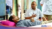 Andre Rosiade Berikan Bantuan Rp 10 Juta untuk Sopir Penderita Saraf Kejepit di Padang