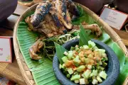 Ayam Betutu vs Ayam Taliwang: Sering Dikira Mirip, Padahal Beda dari Asal hingga Bumbu