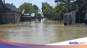 Banjir 1 Meter Rendam Desa di Demak Akibat Tanggul Sungai Tuntang Jebol
