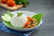 Cara Membuat Nasi Daun Jeruk Tanpa Santan, Praktis Pakai Rice Cooker