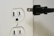 Cara Mudah Hemat Energi dan Tingkatkan Keamanan Rumah: Cabut Kabel Elektronik