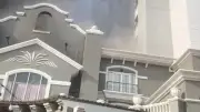 Evakuasi Dramatis Penghuni Apartemen Mediterania Pakai Tali