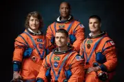 Evolusi Warna Baju Antariksa: Dari Putih Apollo ke Oranye Artemis