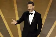 Jimmy Kimmel Balas Kritik Trump soal Lelucon Standar Ganda