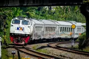 KAI Ingatkan Sanksi Pidana bagi Pengendara Terobos Palang Pintu