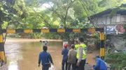 Kali Pesanggrahan Meluap, Mobil Terendam dan Jalan Penghubung Depok-Tangsel Terputus