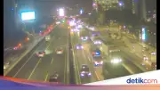 Kepadatan Kendaraan di Tol Jakarta Masih Terjadi Jelang Tengah Malam