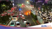 Mobil Terbakar di Tol Dalam Kota, Lalin Arah Cawang Macet Parah