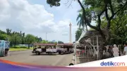 Monas Ramai Pengunjung di Long Weekend Paskah, Antrean Kereta Wisata Panjang