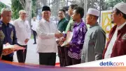 Nusron Wahid Serahkan 33 Sertipikat Wakaf untuk Rumah Ibadah di Sulawesi Tengah